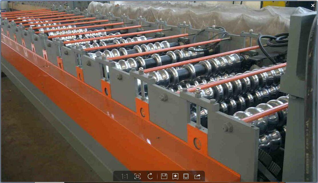 Roof panel roll forming machine