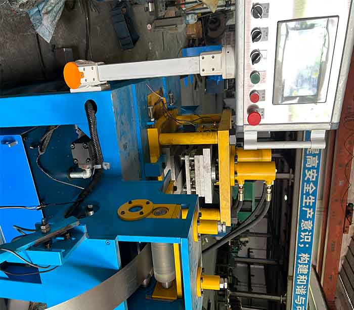 Export One Machine Making Square Metal Frame For Mesh Holding