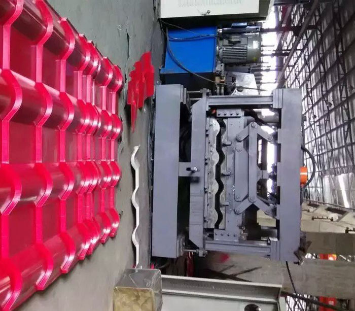 Bamboo type glazed step tile roofing panel roll forming machine 