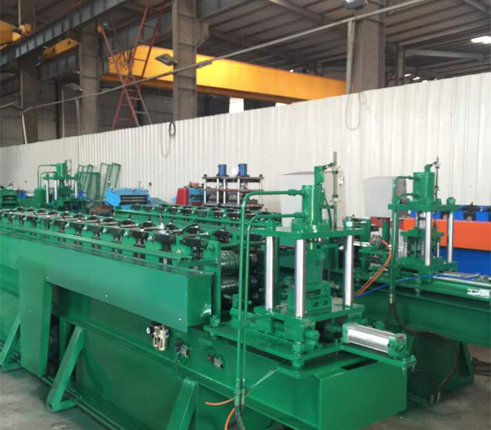 Rack shelf roll forming machine