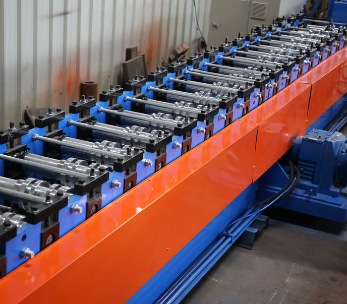 Power distribution panel production machine for outdoor/indoor cabinet box