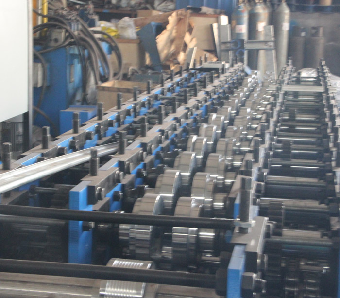 Drywall frame roll forming machine for metal stud and track