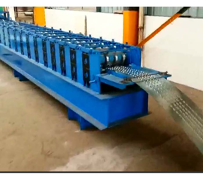 Galvanized steel ladder pedal roll forming machine