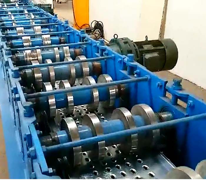 Galvanized steel ladder pedal roll forming machine
