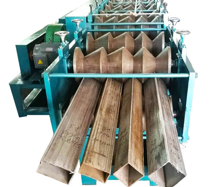 Square tube roll forming machine