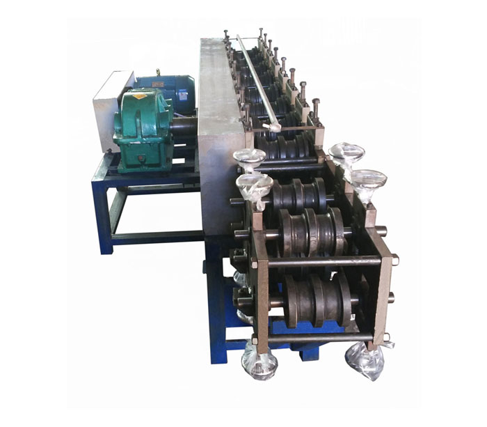 Oval tube roll forming machine