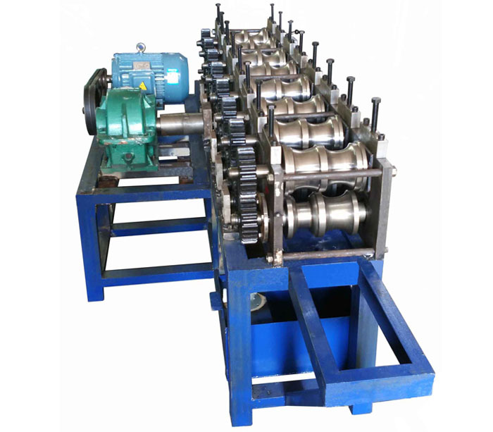 Oval tube roll forming machine