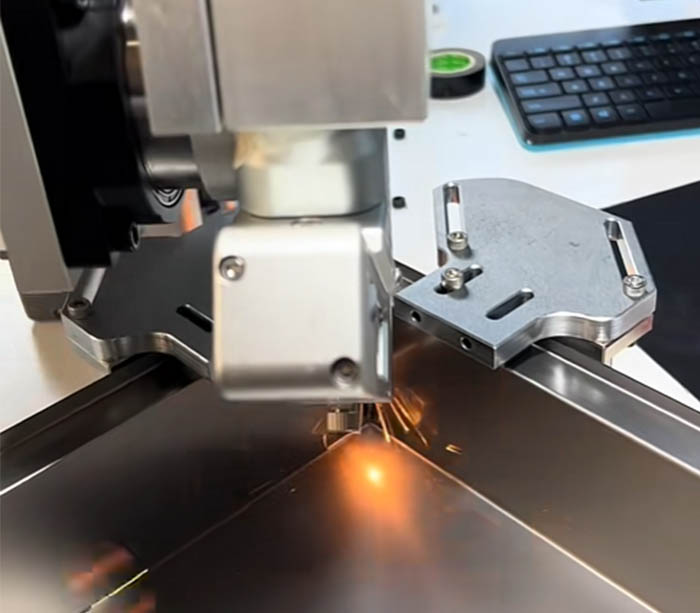 High Precision Robot Hand Laser Welding Machine