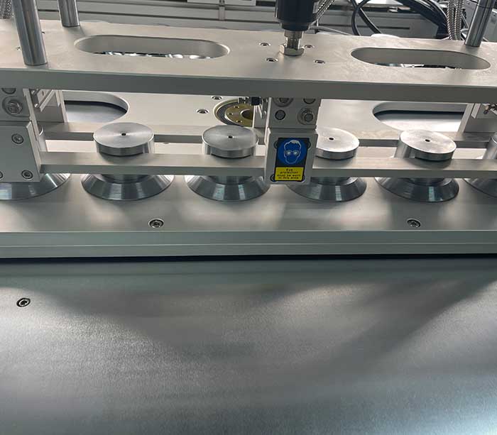 Auto Parts Cylinder Head Gasket Continuous Laser Welding Machine